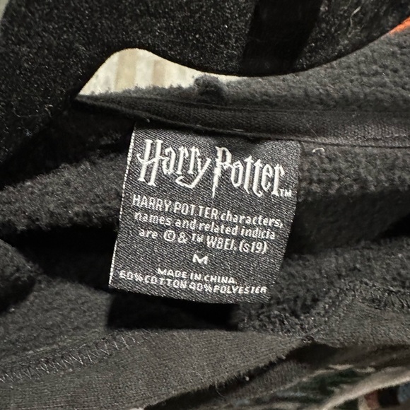 HARRY POTTER Pullover Sweatshirt Hoodie Medium Black Hogwarts Crests Unisex - Picture 5 of 5